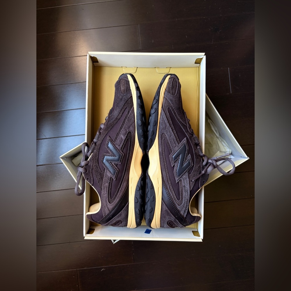 AURALEE x New Balance 204L